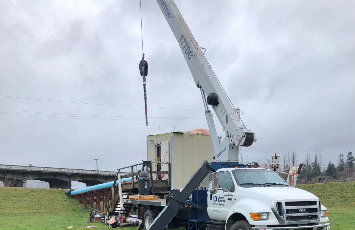 Crane replacing aging stormwater overflow wells in Reedsport, OR